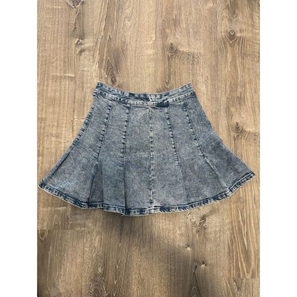 No Boundaries Juniors‎ Jean Pleated Skirt Acid Wash Size 7 NEW - Picture 1 of 2